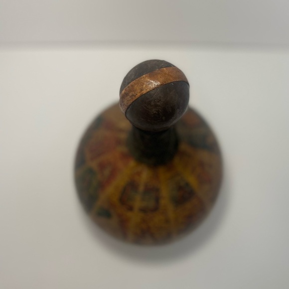 Vintage leather covered globe decanter. Made in Italy. - Picture 4 of 7